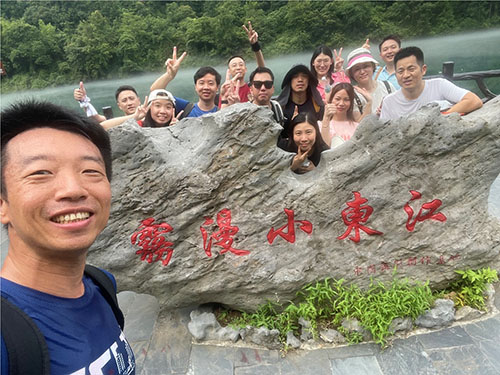 九年风雨兼程，九年砥砺前行，云科国际迎来了意义非凡的九周年。2024年6月28日组织了为期3天的“福城郴州之旅”团建活动，在美丽的自然风光中，共同感受公司的发展与壮大