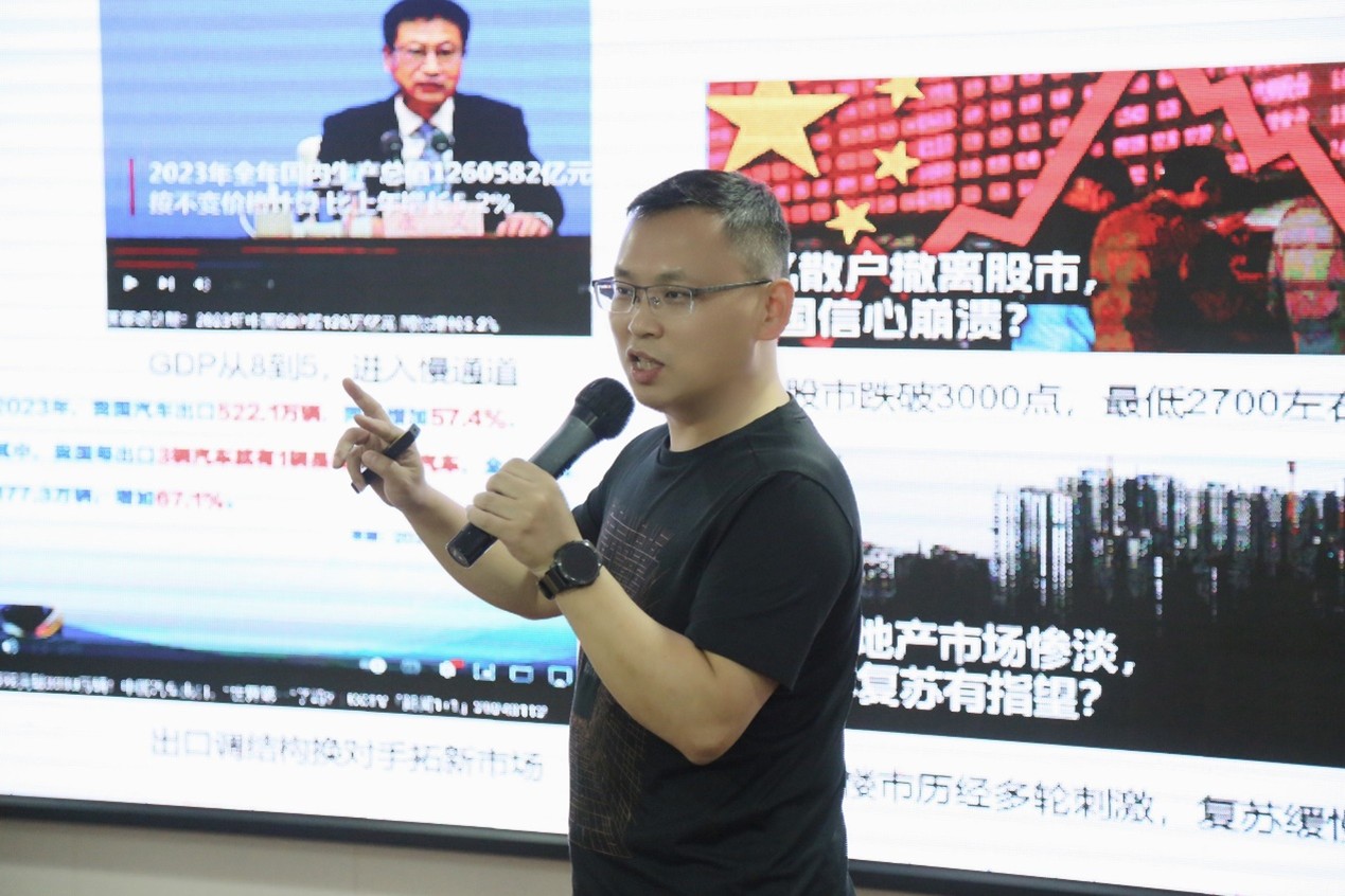2024年2月2日，广东云科国际供应链管理有限公司（简称：云科国际）2024年度新春年会暨2023年度总结表彰大会在广州顺利召开，云科国际管理班子、各职能部门负责人、事业部合伙人等与公司员工齐聚一堂，以“新变局下的重生之路”为主题展开探讨，并一起回顾了2023年工作情况，基于当前宏观政策及市场形势，进行2024年重点工作部署。